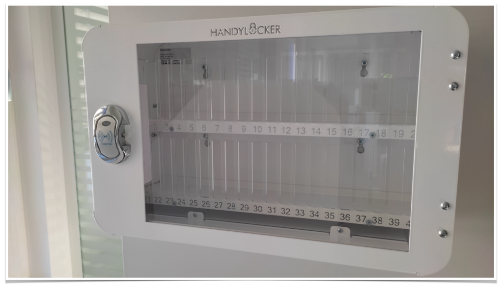 Handylocker Standard-Weiss wandmontiert